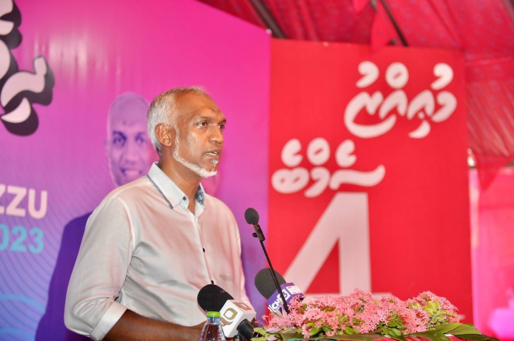 Rasdhoogai miskitheh binaakohdhee, rashu falhu therein ithuru rasheh hihkaidheyn Muizzu vadhuvejje