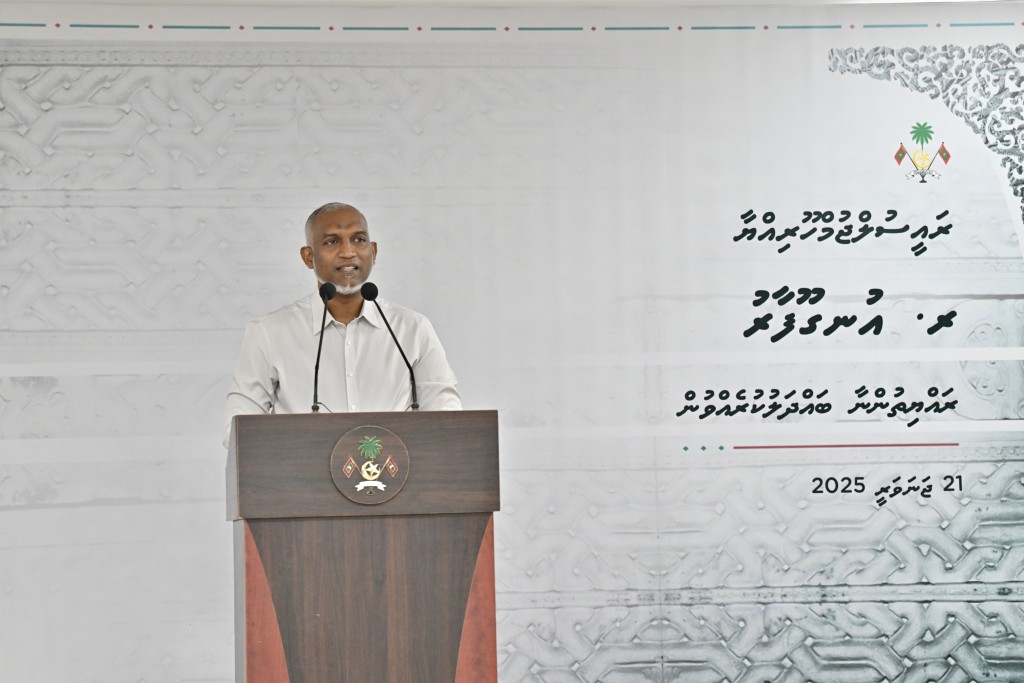 Ithuru fiyavalhu thah alhaane kamah vidhaalhuve, cigarrete manaa kuraane kamuge ishaaraatheh Raees dhevvaifi