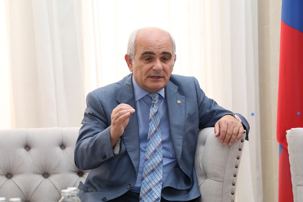 Russia aa gulhuvaigen Maumoon kurehvi post ah safeeruge nuruhun