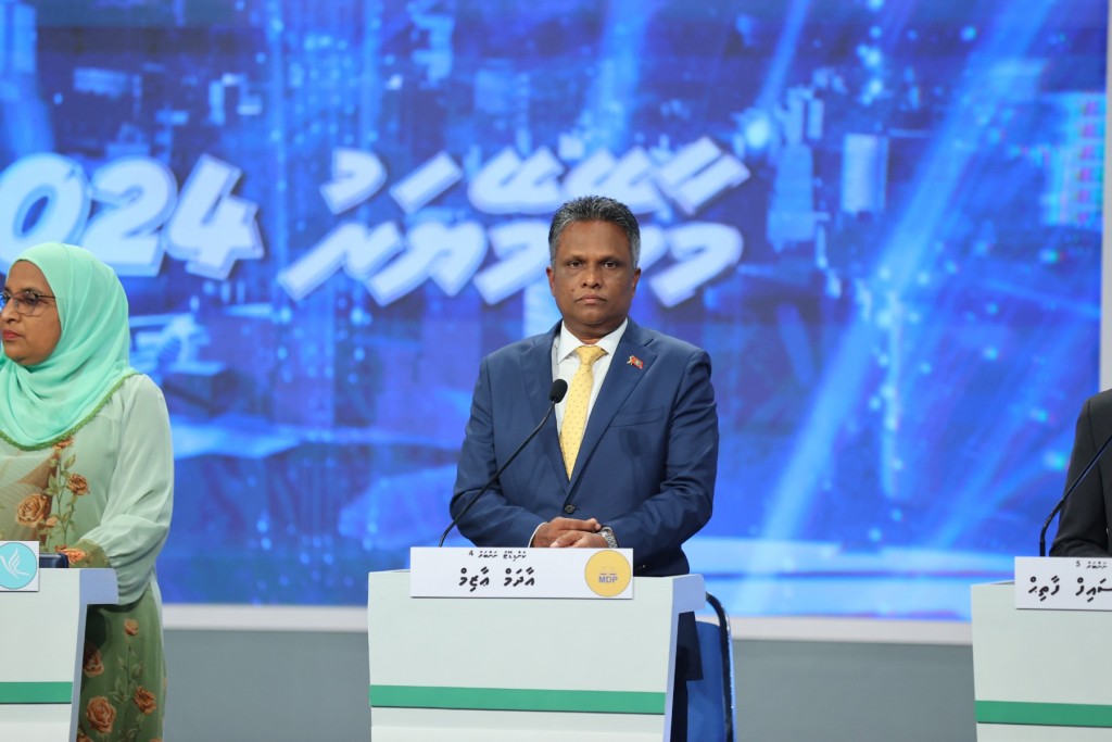 Mi annanee sarukaaraa koalheykah noon, ebbaarulun nudheveynee israafah: Azim
