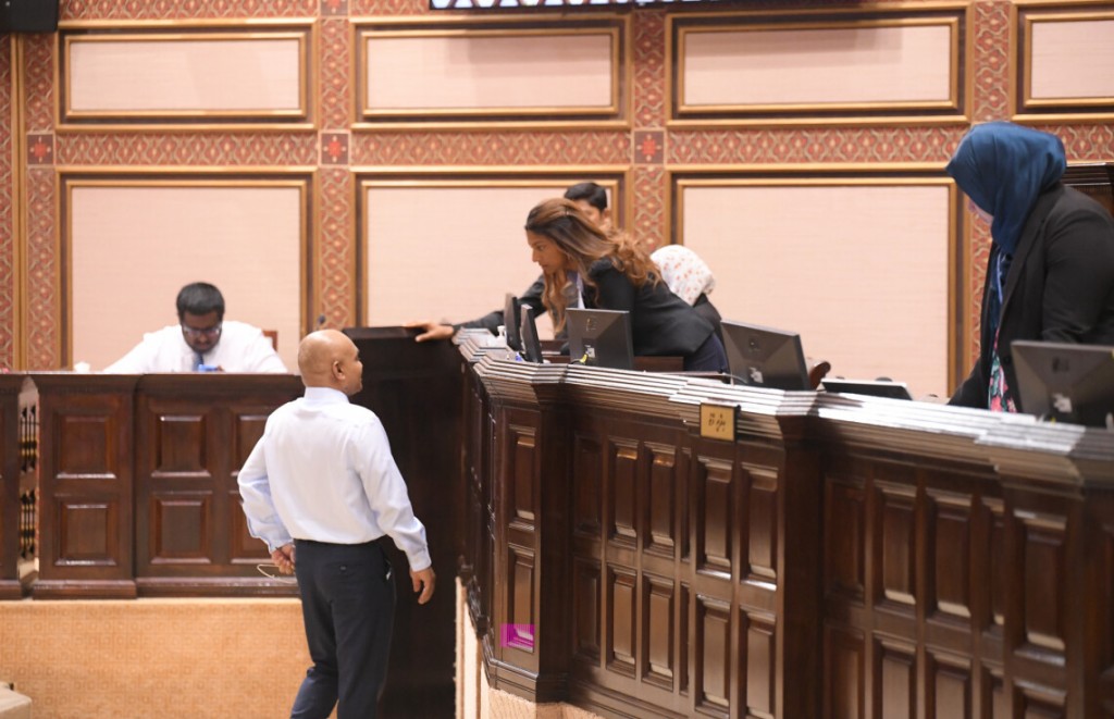 26 Memberunnaaeku miadhu feshi majlis jalsaagaives kuraane masahkkatheh nei!