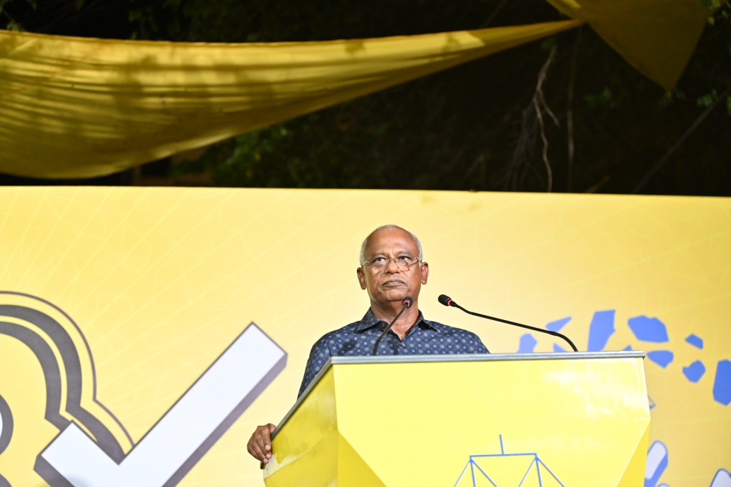 Miadhu ves adhi verikamah fahuves alhugandah thuhumathu kuraane evves kameh noannaane: Raees