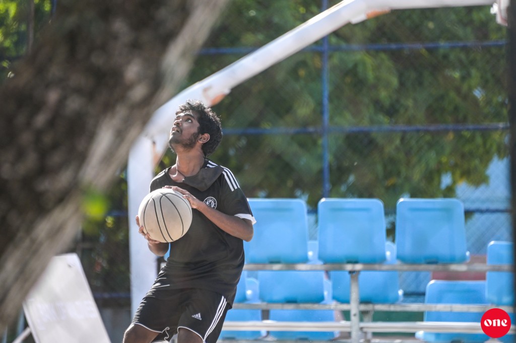 Zuvaanunge dhuvas kulagadhakoh, beach kulhivaru thakaa eku kulhivaruge eid eh