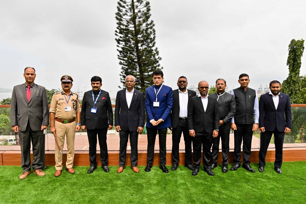 India ge Jawaharlal nehru port trust ah Raees ziyaaraiy kurahvaifi