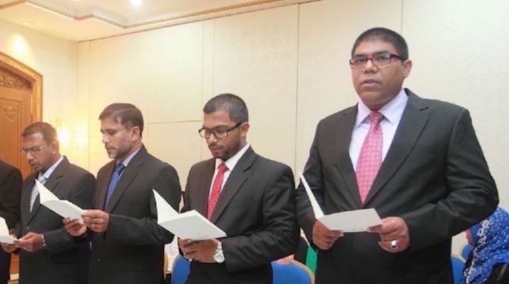 Majlis inn musaarathah kudakuree gaanoonaa hilaafah kamah bune hushahelhi massalaige aduehumeh buraasfathidhuvahu baavvanee