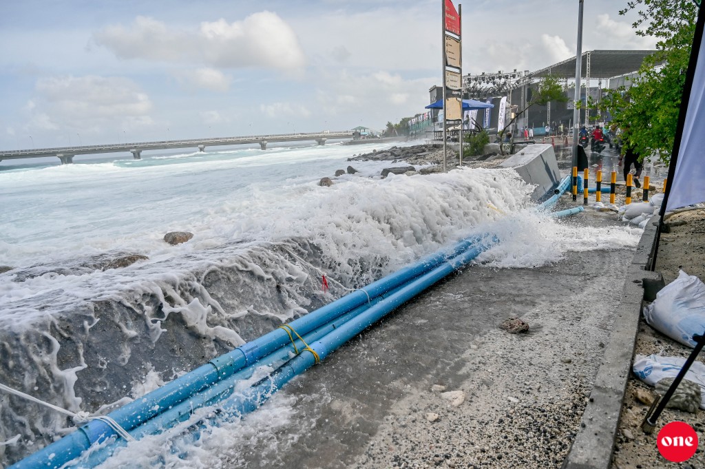 Moosun goasvumunnaai udha erumun libeyne gellun dhuraalai lafaa kurumah haassa station eh gaaimu kuranee