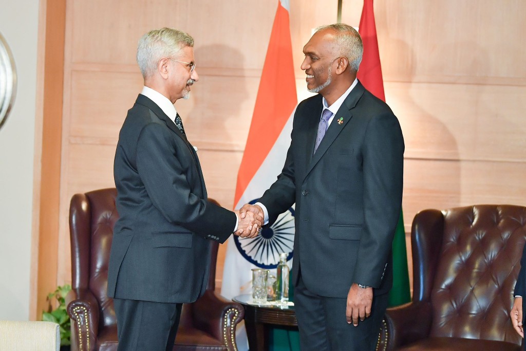 Raees, Dr. Jaishankaru aa bahdhalu kurahvaifi