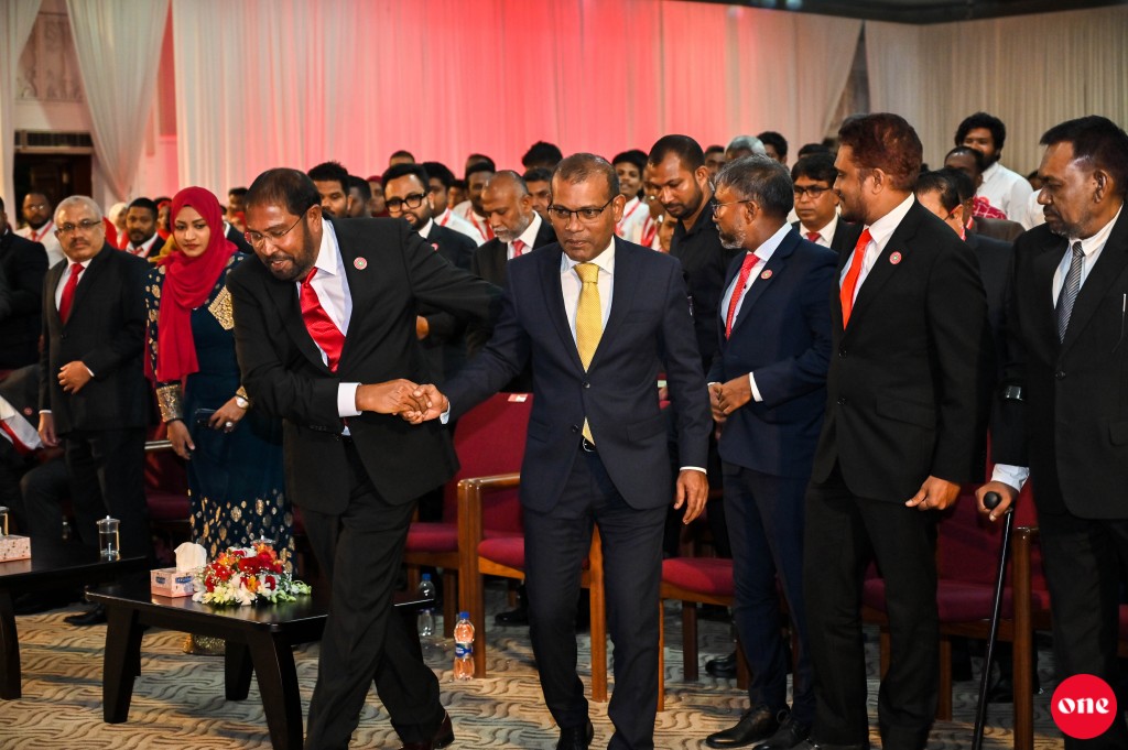 Alun kiyailumah, Keyoniru Column: Nasheedge verikan vehttumaai dhevana faharah verikamah vadaigathun