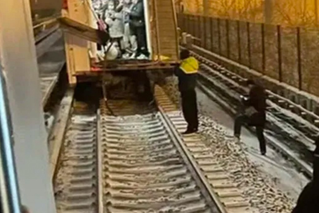 Beijing ge subway ehggai dhe reylu mudi arai accident eh hingaifi