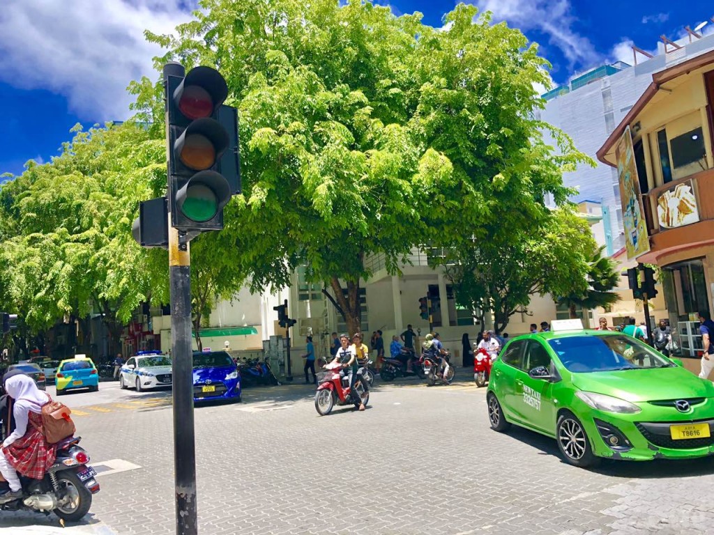 Traffic lights in Male City to be changed to LEDs
