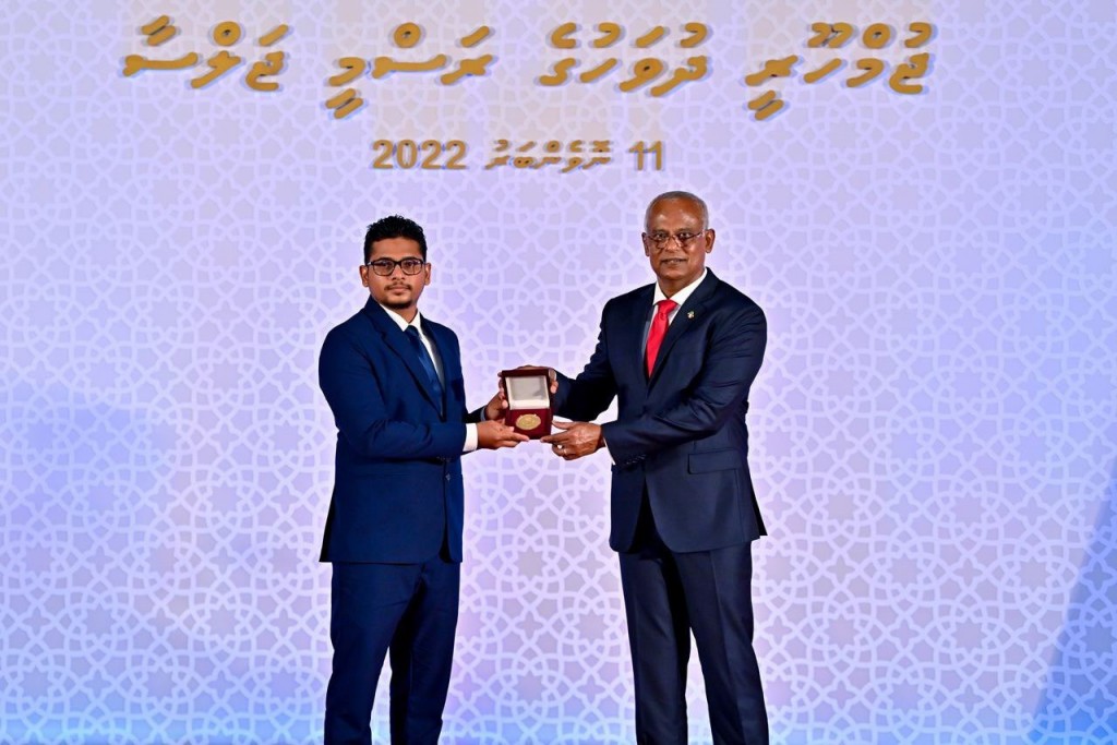 Mathee dharaja hoadhaa faraaiythakah Raees dhehva haassa inaamah nann hushahelhumuge furusathu hulhuvaalanee