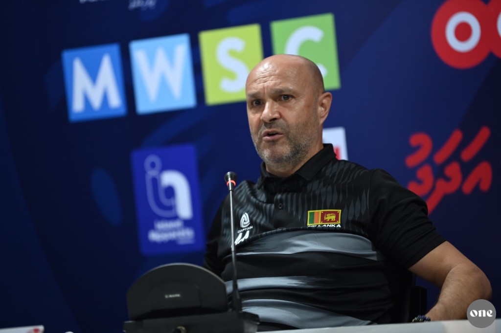 Lanka ge coach Alagic ge shakuvaa referee innah