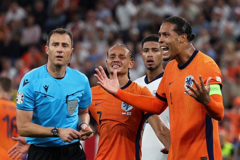 Mifaharu ves England ah referee dhinee hadhiyaa eh tha?