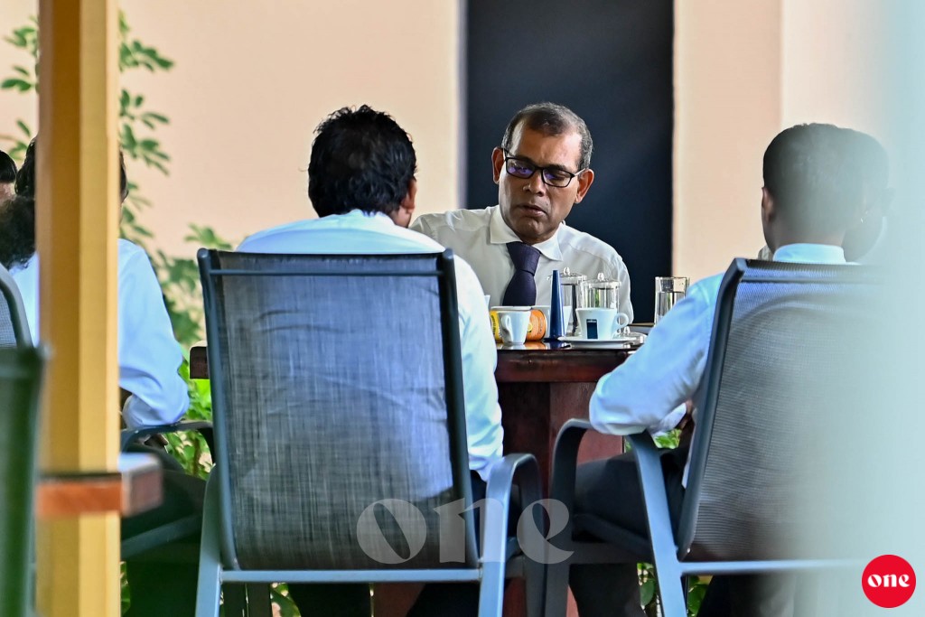 Konme faharaku ves inthiufaa dhenee gellunthakeh vedhaanethee, ekamah jaaga nudhinumah: Nasheed