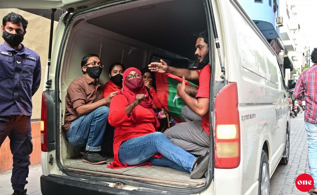 Idhikolhu muzaaharaa inn iyye hayyaru kuri meehun joorimanaa kurumah fahu dhookollaifi