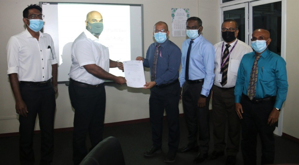 NIC ge kureege Raees, Maaniu ah siyaasee party eh ufehddhumuge huddha dheefi