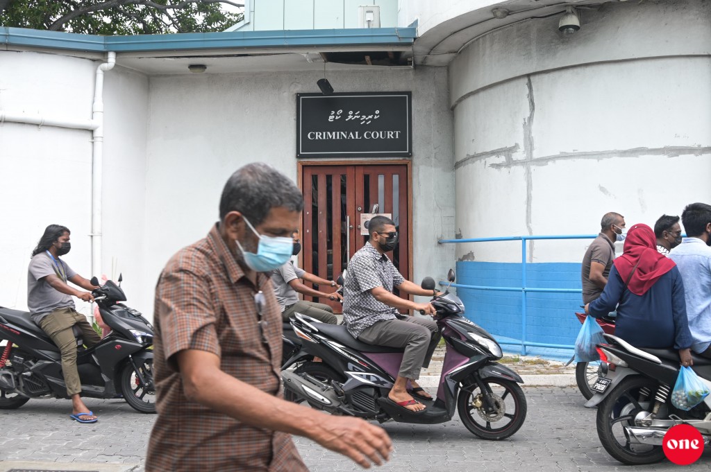 Male gai bomb govvan ulhunu massalaigai himeney meehunge shareeaiy sirru koffi