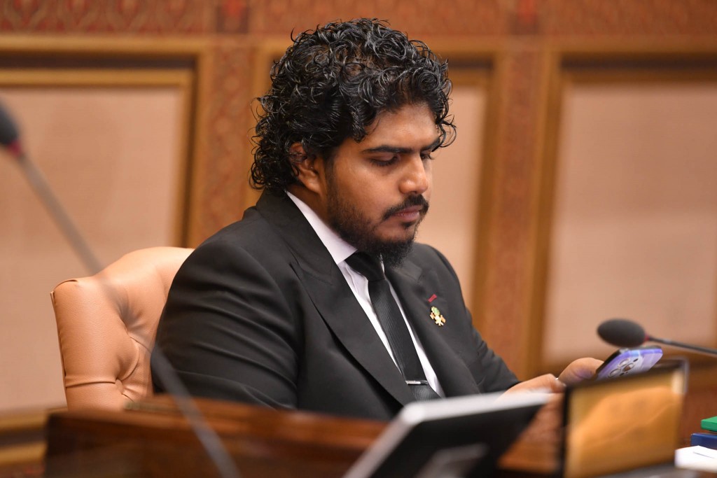 Midhiya sarukaarun vefaivaa ihumaaluthah kamaa behey committee thakun balan member Azaan govaalavvaifi