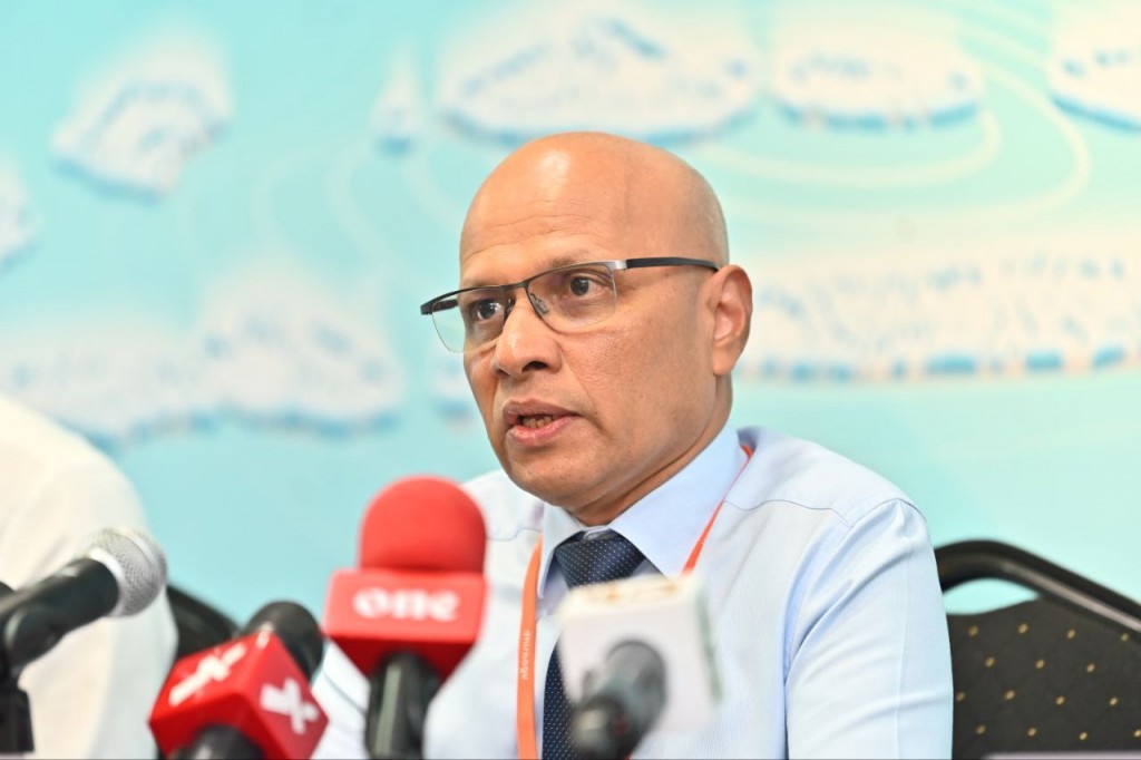 Dhiraaguge CEO Ismail retire kurahvanee, aa CEO akah Vale