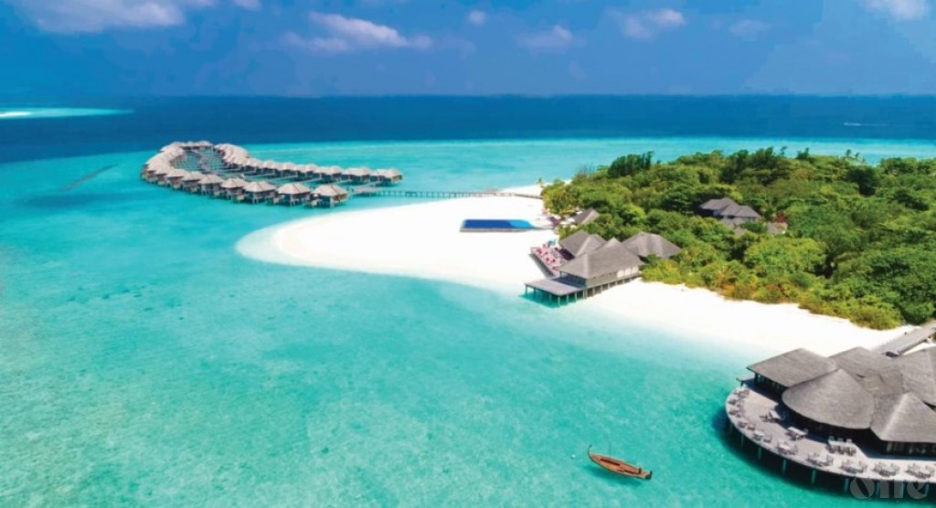 JA Manafaru being monitored after sample collection from Maldivian for COVID testing