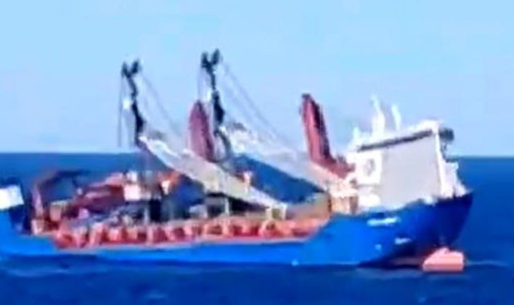 Engine room govai Russia ge cargo boat eh adiyah hingajje