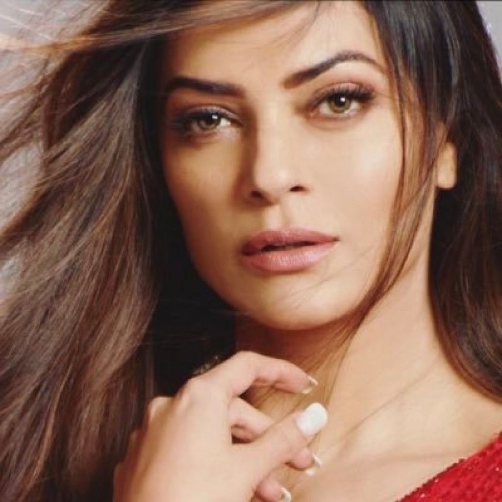 Oxygen Cylinder fonuvumah Sushmita Sen eheetherikamah edhumun faadukiyun