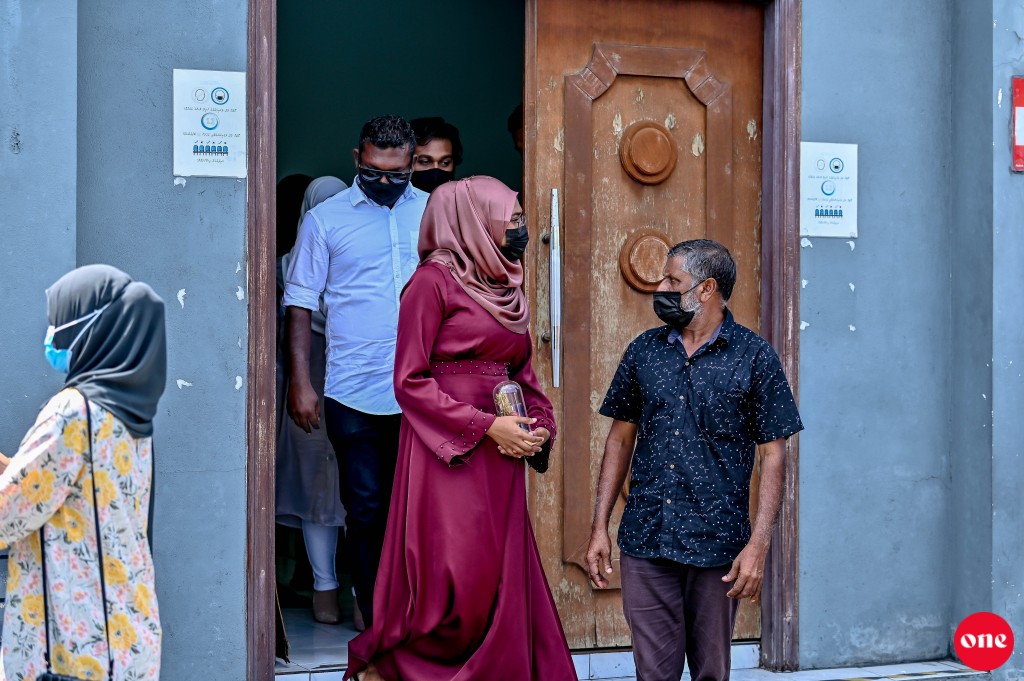 Anna aharuge hurihaa dhuvahehgai kaiveni kohdheyne