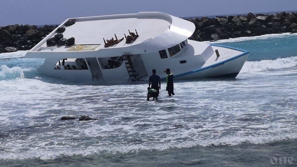 Diving boat crashed on Fuvahmulah sea wall