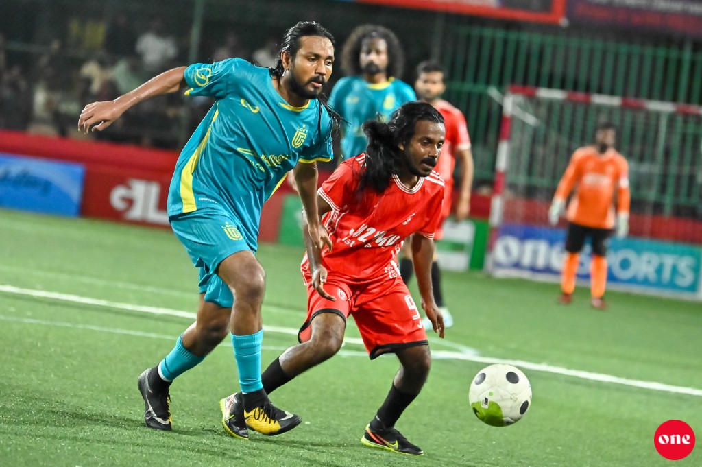 ވަން ފޮޓޯ: ގޯލްޑަން ފުޓްސަލް ޗެލެންޖް އަތޮޅު ބުރުގެ ވަރުގަދަ ކުރިމަތިލުންތައް ކުރިއަށް