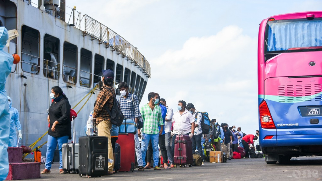 Boader hulhuvaalumaaeku 226 bidheysee massahkaiytherin Raajje aisfaivey: Immigration