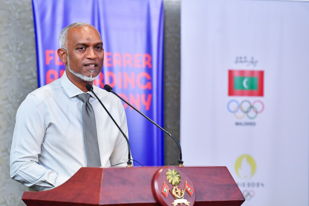 Sarukaaruge siyaasathakee masveringe adu ahaigen kuriah dhiun: Raees