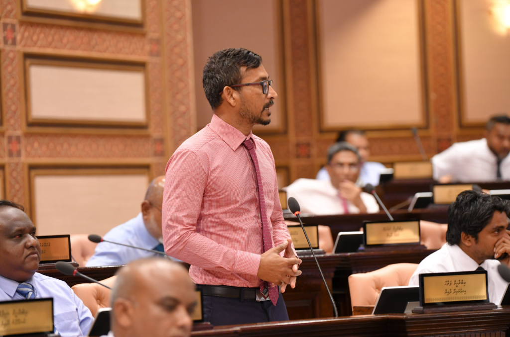 Suvaalu kurumah vazeerun majilis ah nugeneveygothah gavaaidhu badhalukuran Falaahu edhivadaigenfi