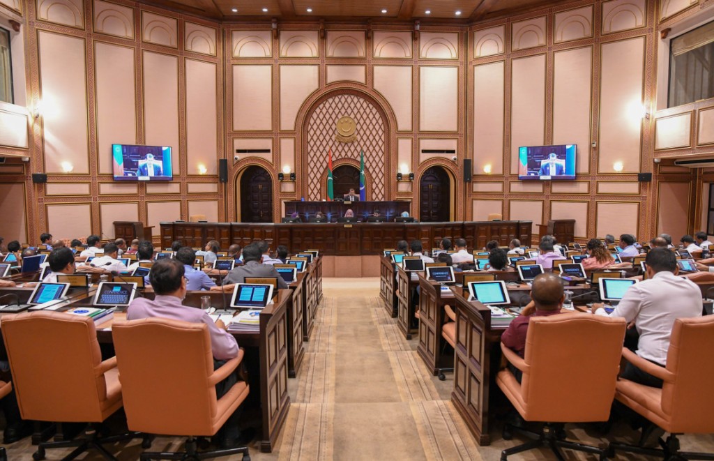 Majlis ge library aai digital arusheefu rasmeekoh hulhuvun anna mahu 4 gai