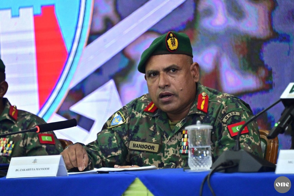 Raahjjeyge minivankan gehleyne ehhves maahdhaa eh oi ehhbas vumehhgai soi kuran dhivehi sifain ehhbaeh nuvaane: Zakarihya