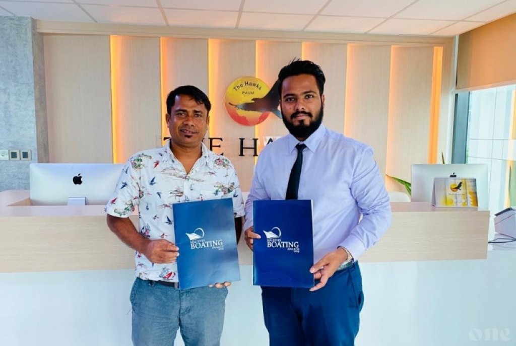 The Hawks sign as Gold Partner for Boating Awards