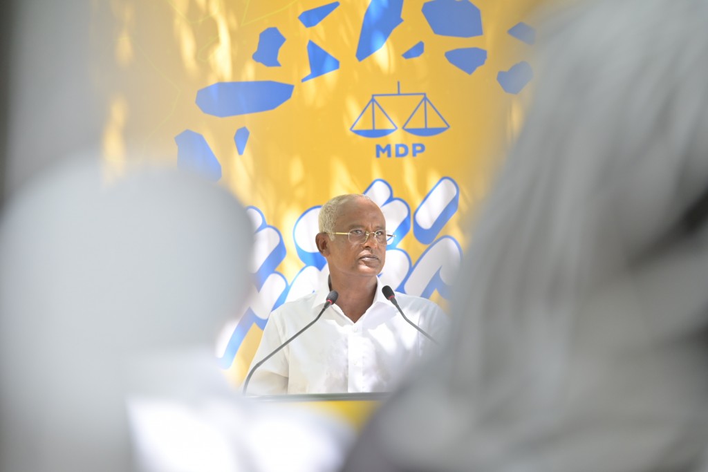 Thuraakunah Raees ge vaudhu thakeh: Bandharu bodukoh, zuvaanunge marukazeh hedhun, Vangaaruves dheynan