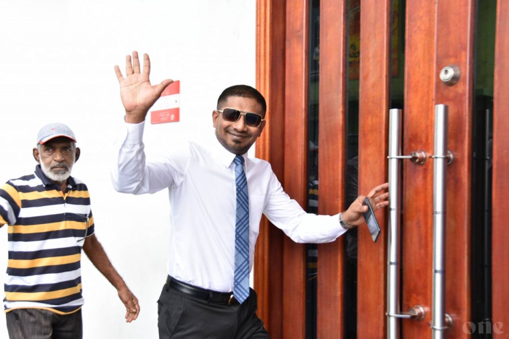 Mahloof ah kuraa dhauvaa ge shareeaiy maadhamaa fashanee