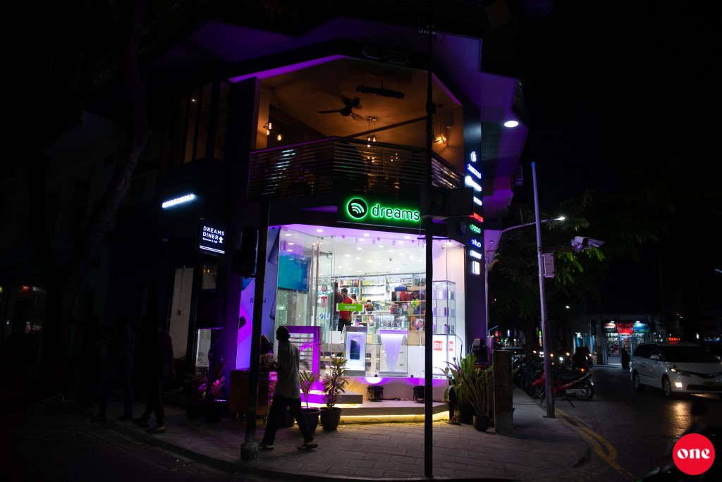 #OnePhoto: Dreams Mobile ''Dreams'' ah rebrandkoh, ''Dreams'' ge aa outlet eh hulhuvun