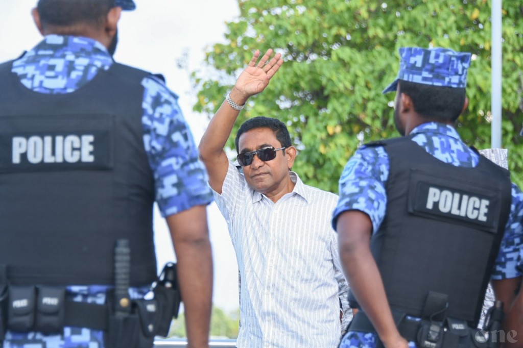 Yameen vanee nuagugai rahthah vikkaafai, verikamun faibaa vadaigathee e faisaa kolhuves hiypavaigen: Raees