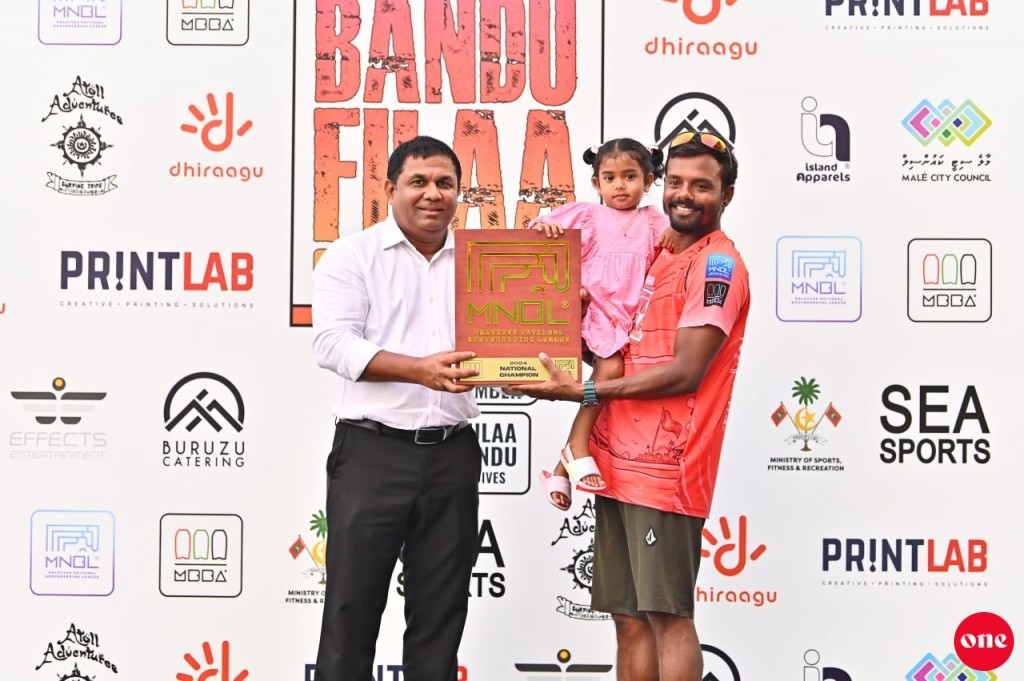 Jaatte league dhifaaukoffi, Drop-knee champion akee anekkaaves Kuda Ayya