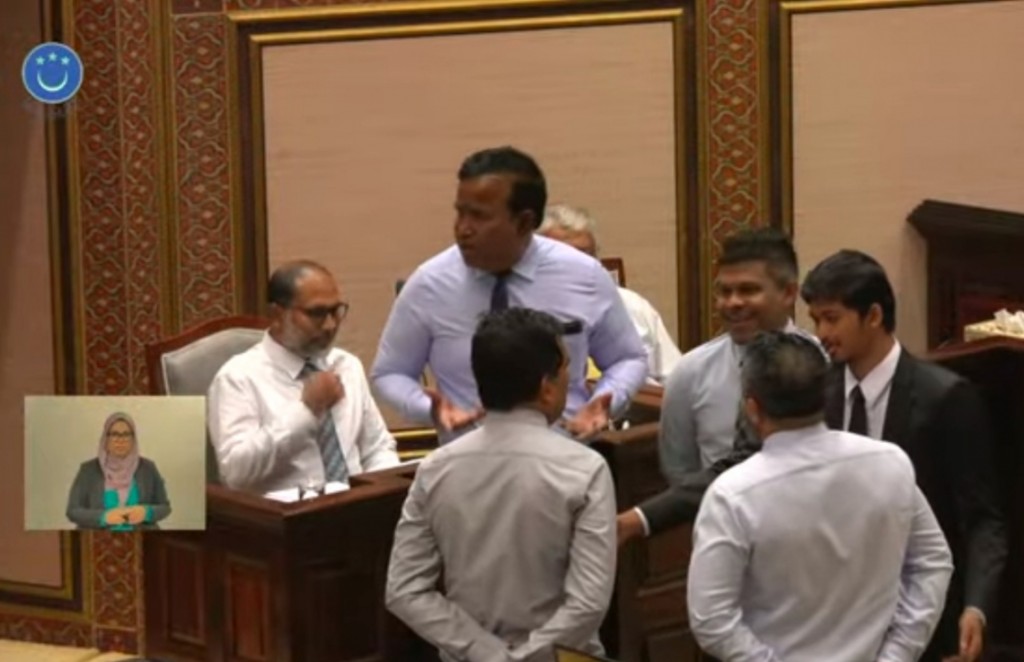 Imran aa dhekolhah ihuthijaaj kurumun Shiyaam aai Sembe adhi Saeedh ge nan ihvaifi