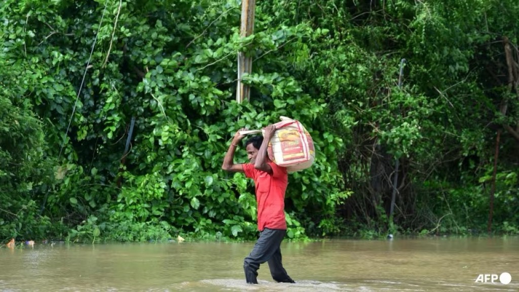 At least 28 people dead in Gujarat's monsoon floods