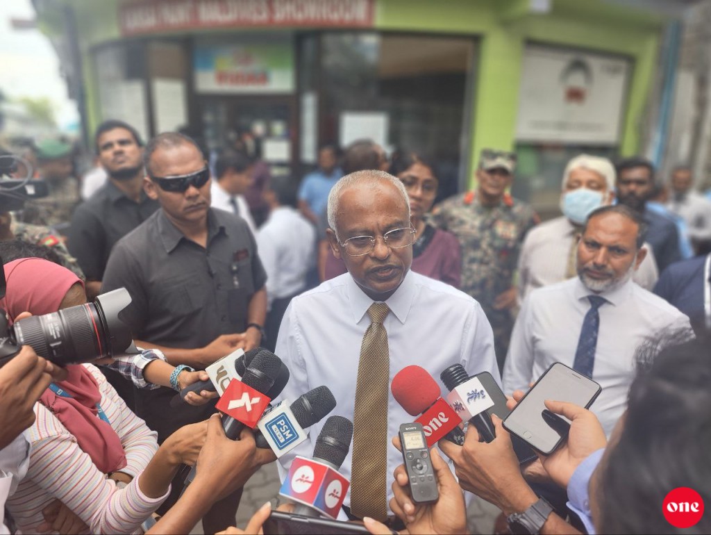 Mikahala  haadhisaathah madhu kurumah emme muhimmukaamkee Malegai oiy  thohjjehumah genaun: Raees