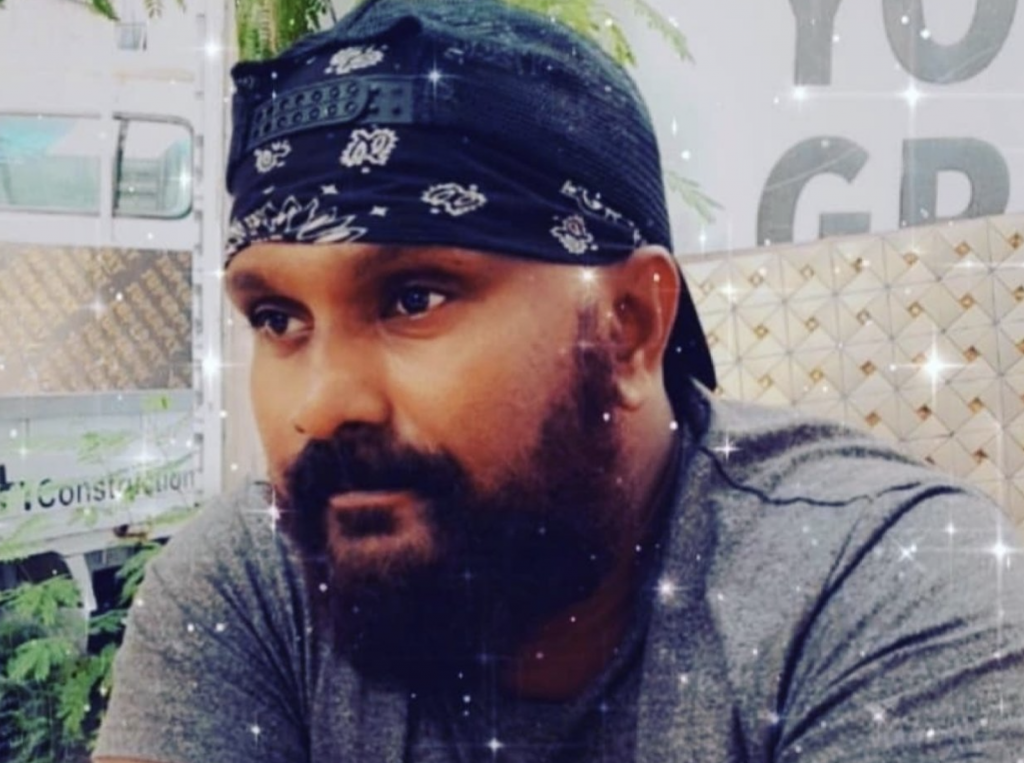 Zifaaf aaeku ''e heelun dheken haveeru gadeegai'', Music dhaairaa ah dhen enburi aumeh neiy!