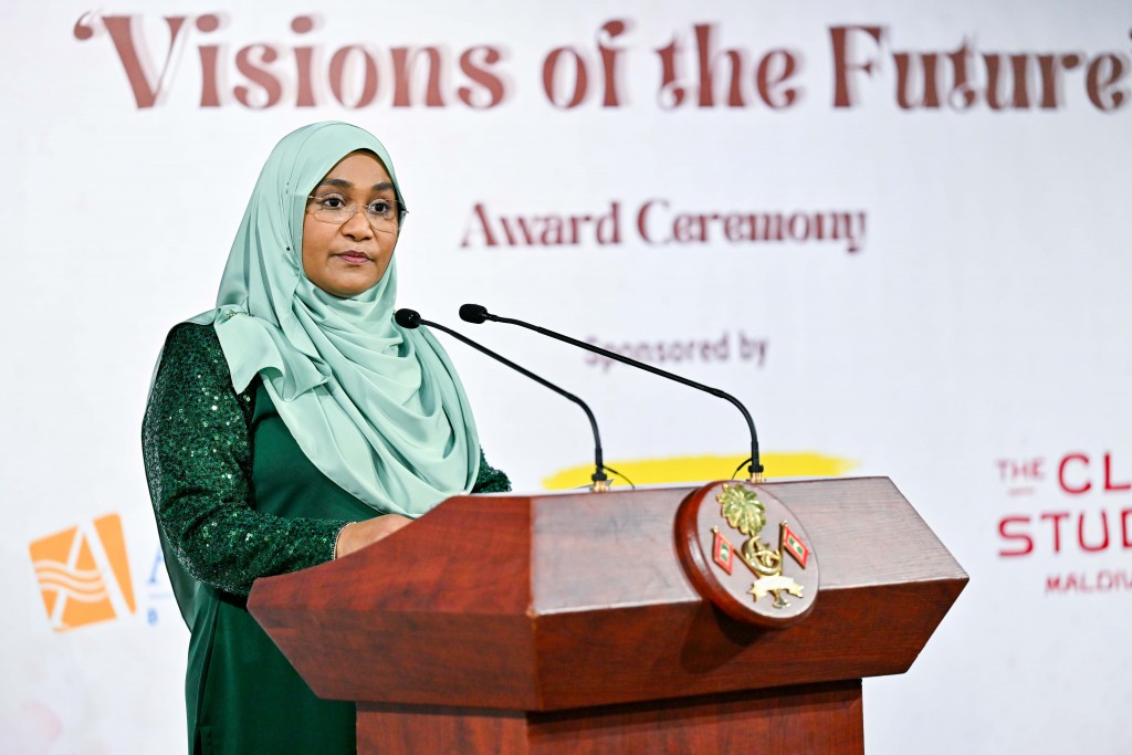Broadcasting dhaairaa in zuvaanun binaavumakee maadhamaa ahtakai kurevey unmeedhu: First Lady