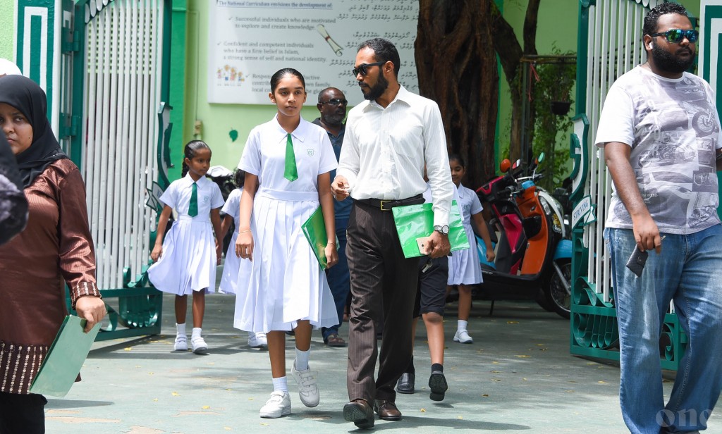 Furathama faharah aharuge medhu therein Dharivarun bodu chutty ah