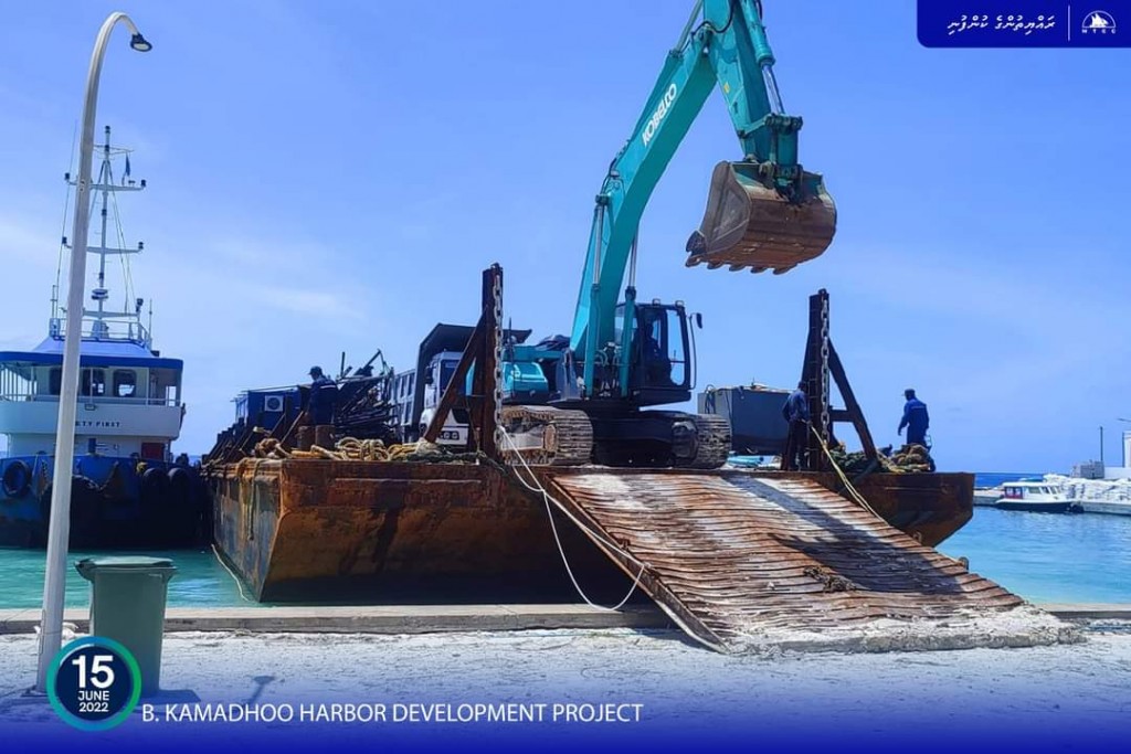 Kamadhoo bandharu tharahgee kurumuge amalee massaikai fashan project site mobilize koffi