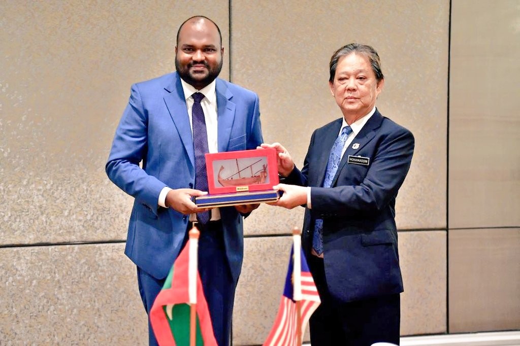 Minister Waheed meets Malaysian Tourism Minister