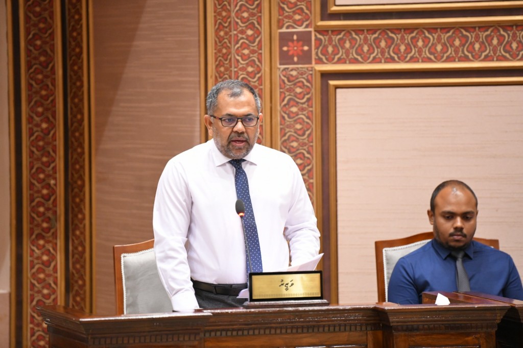 Raahjje dharaane'ey kiyai vaahaka dhekkun beyruge faraaithakunves huhttaalaifi