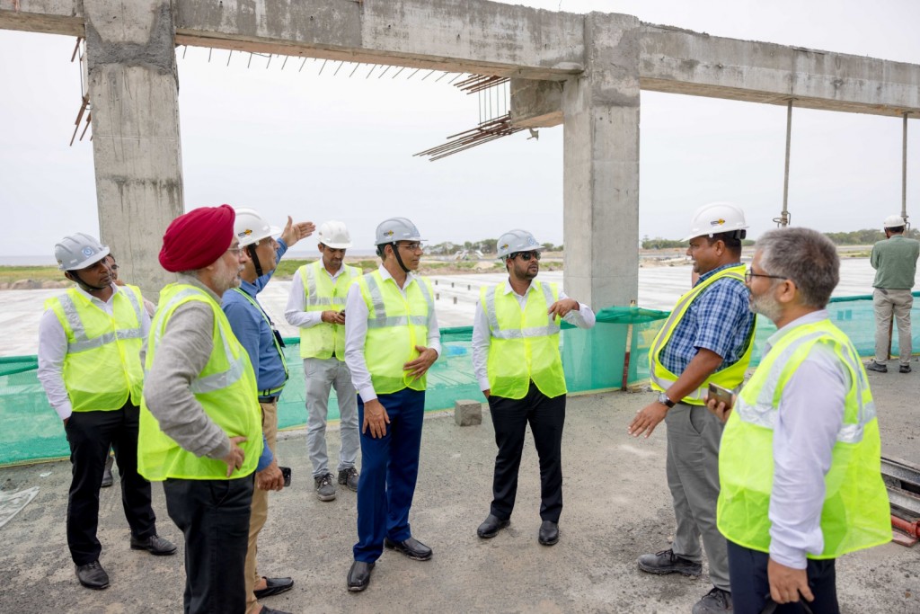 Hanimaadhoo airport ge 67.5 percent nimijje, runway adhi apron nimumakaa gaathah